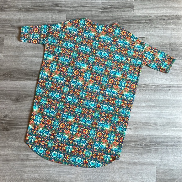 LuLaRoe top - Picture 2 of 4